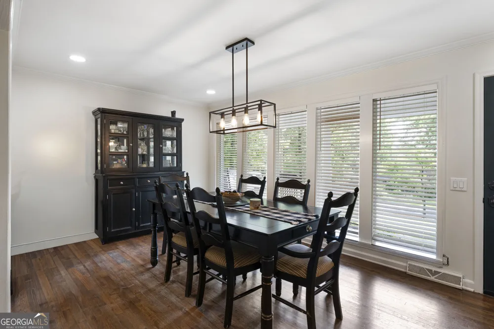 212 Sherwood DR Calhoun, GA 30701