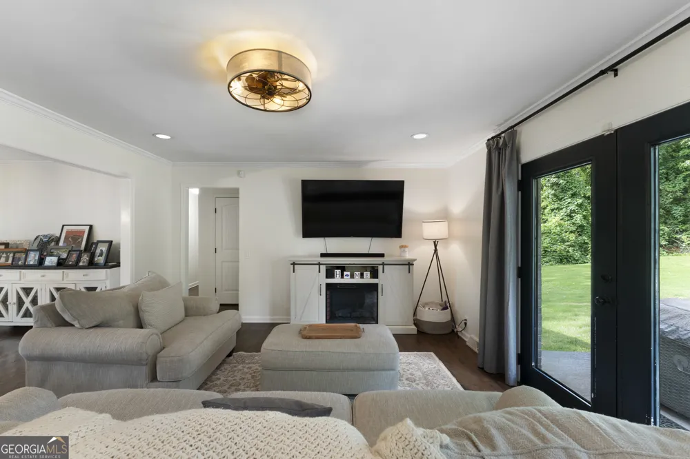 212 Sherwood DR Calhoun, GA 30701