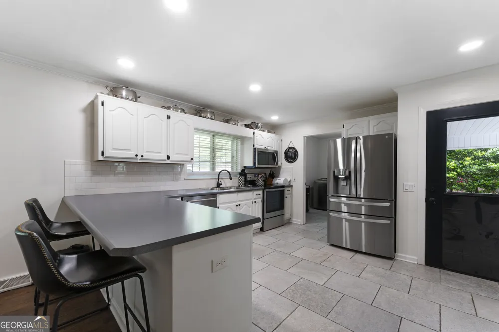 212 Sherwood DR Calhoun, GA 30701