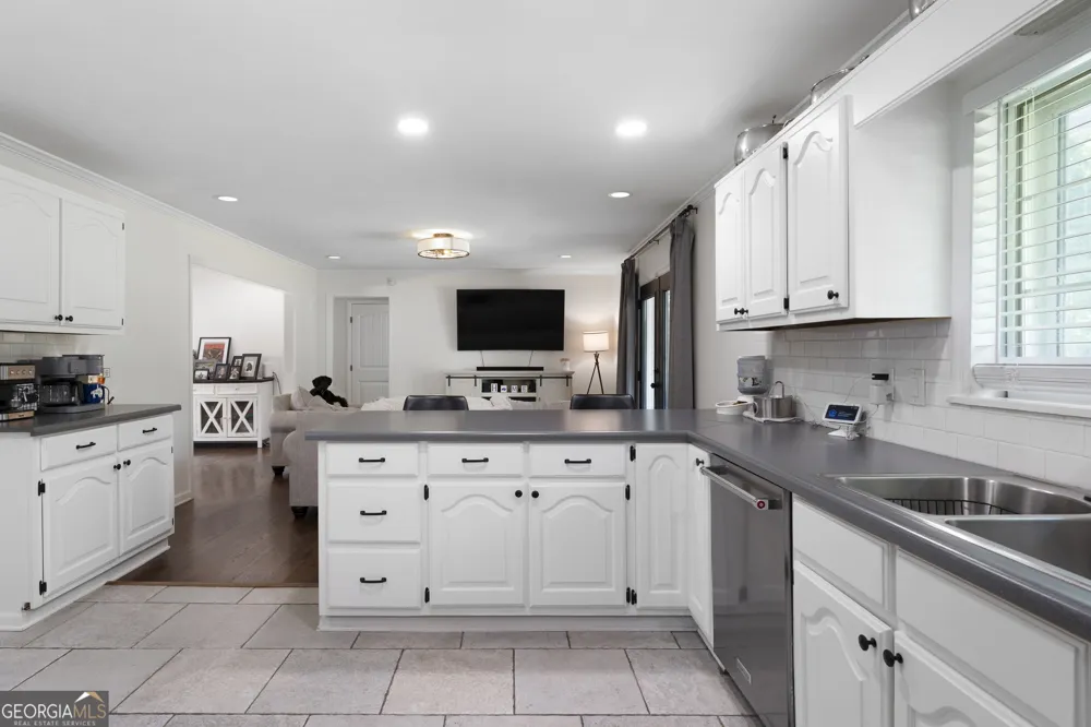 212 Sherwood DR Calhoun, GA 30701