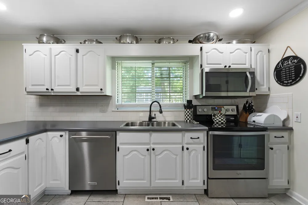 212 Sherwood DR Calhoun, GA 30701