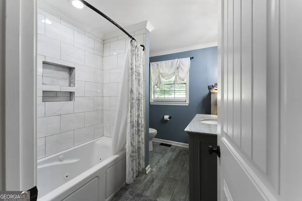 212 Sherwood DR Calhoun, GA 30701