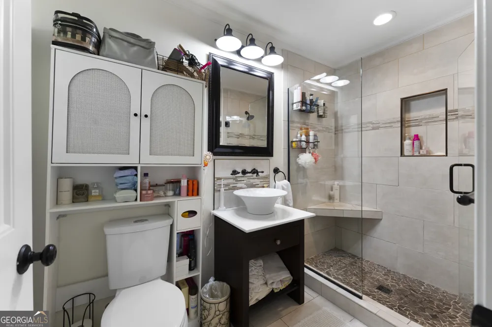 212 Sherwood DR Calhoun, GA 30701