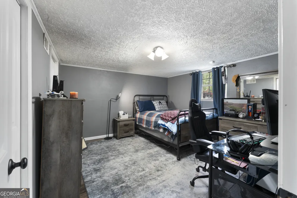 212 Sherwood DR Calhoun, GA 30701