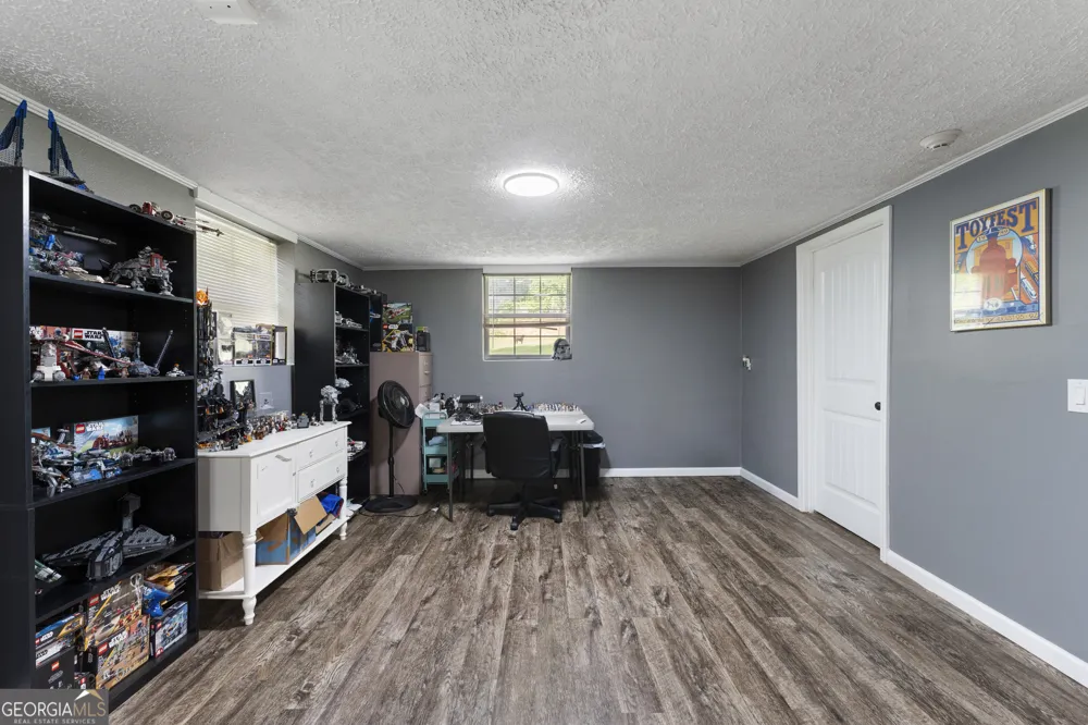 212 Sherwood DR Calhoun, GA 30701