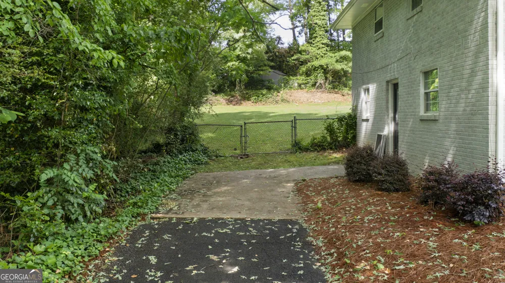 212 Sherwood DR Calhoun, GA 30701