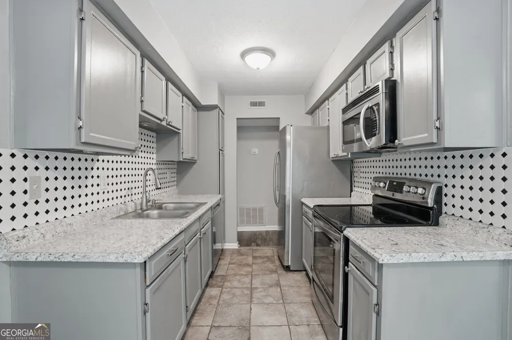 704 Glenleaf DR Peachtree Corners, GA 30092