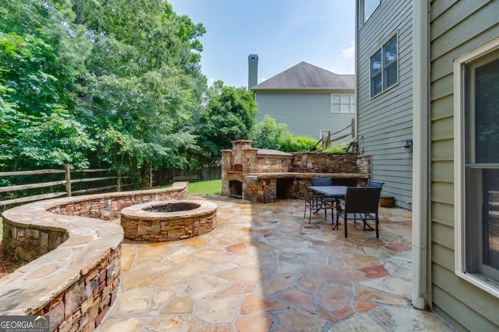 302 Beech Tree HOLW Sugar Hill, GA 30518