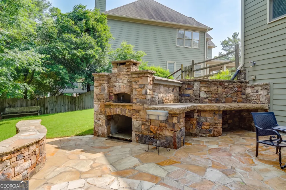 302 Beech Tree HOLW Sugar Hill, GA 30518