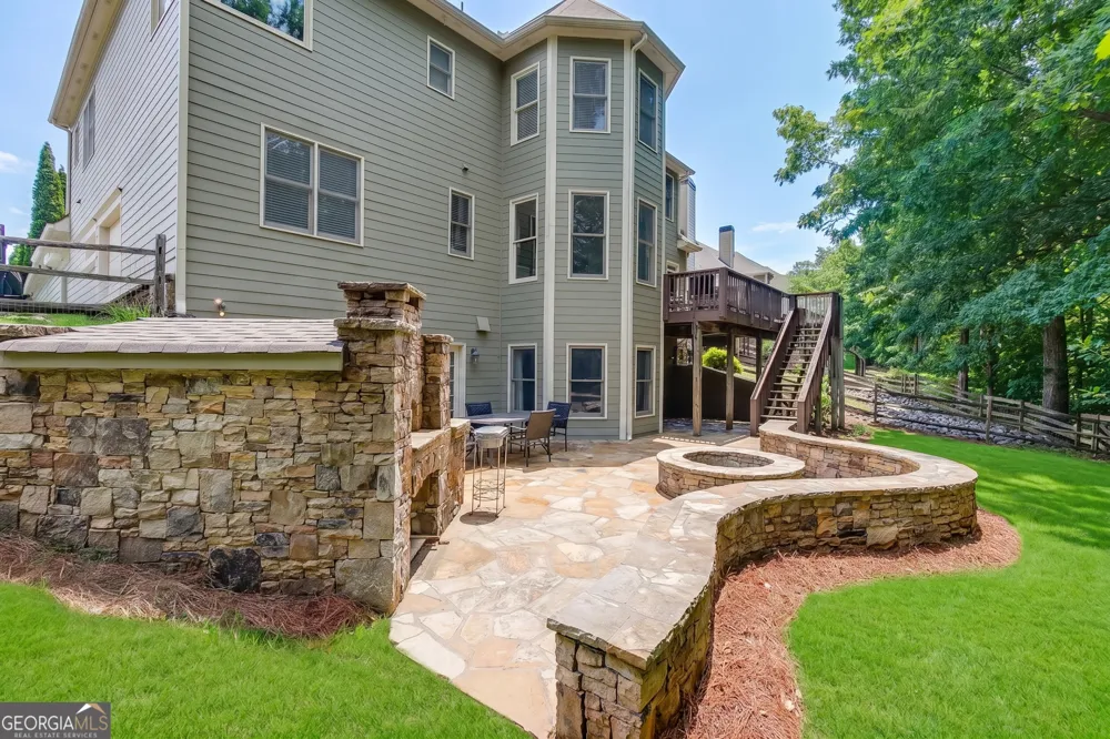 302 Beech Tree HOLW Sugar Hill, GA 30518