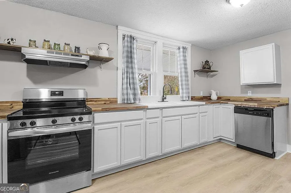 373 S Main ST Pembroke, GA 31321