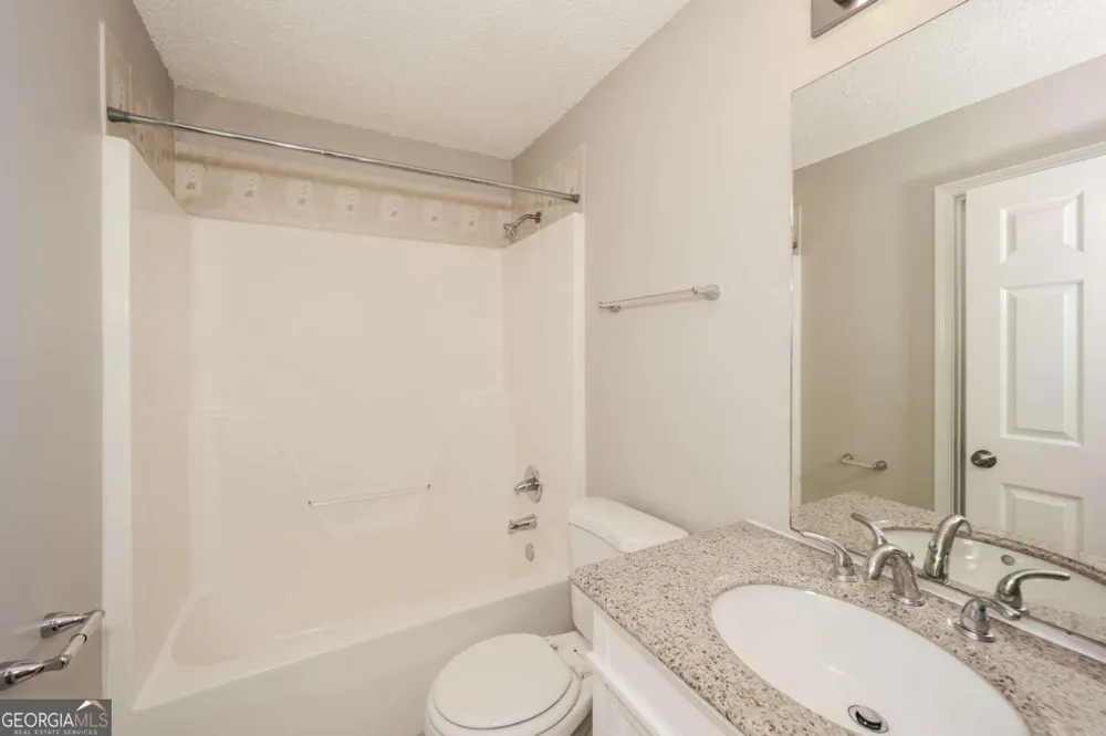 5176 Round Table DR Ellenwood, GA 30294