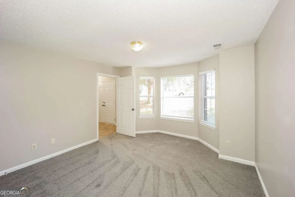5176 Round Table DR Ellenwood, GA 30294