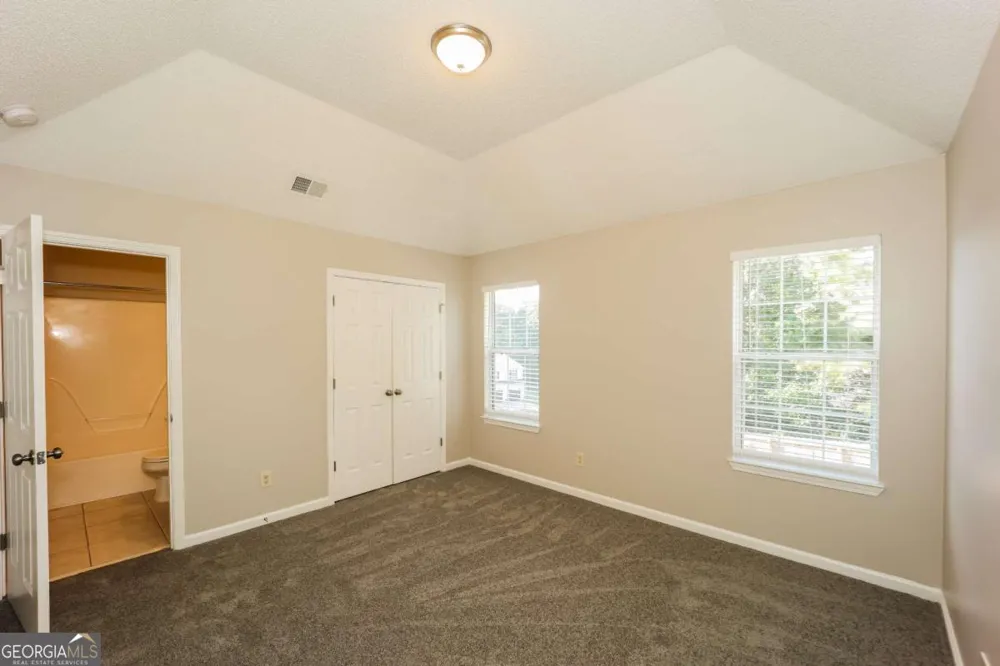 5176 Round Table DR Ellenwood, GA 30294