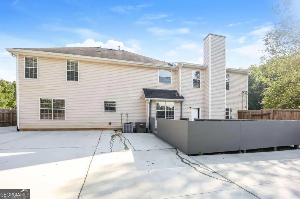 5176 Round Table DR Ellenwood, GA 30294
