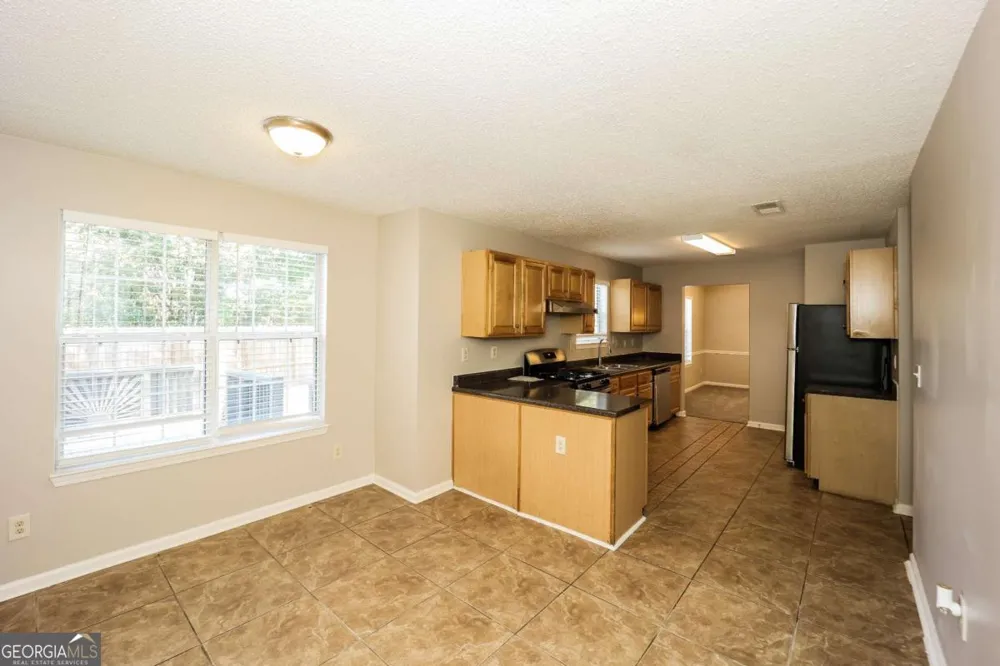 5176 Round Table DR Ellenwood, GA 30294