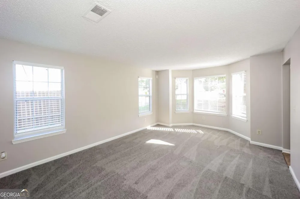5176 Round Table DR Ellenwood, GA 30294