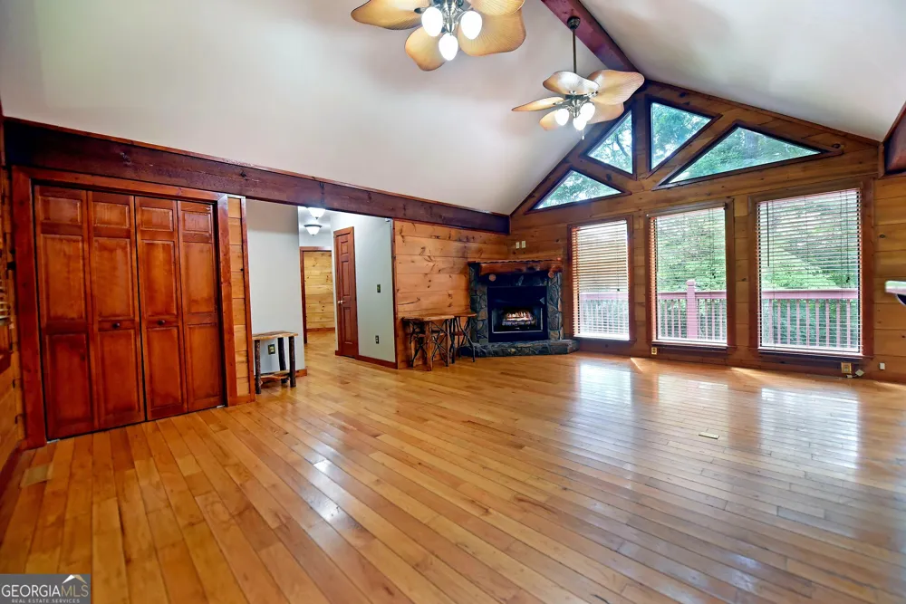 3857 Gumlog RD Young Harris, GA 30582