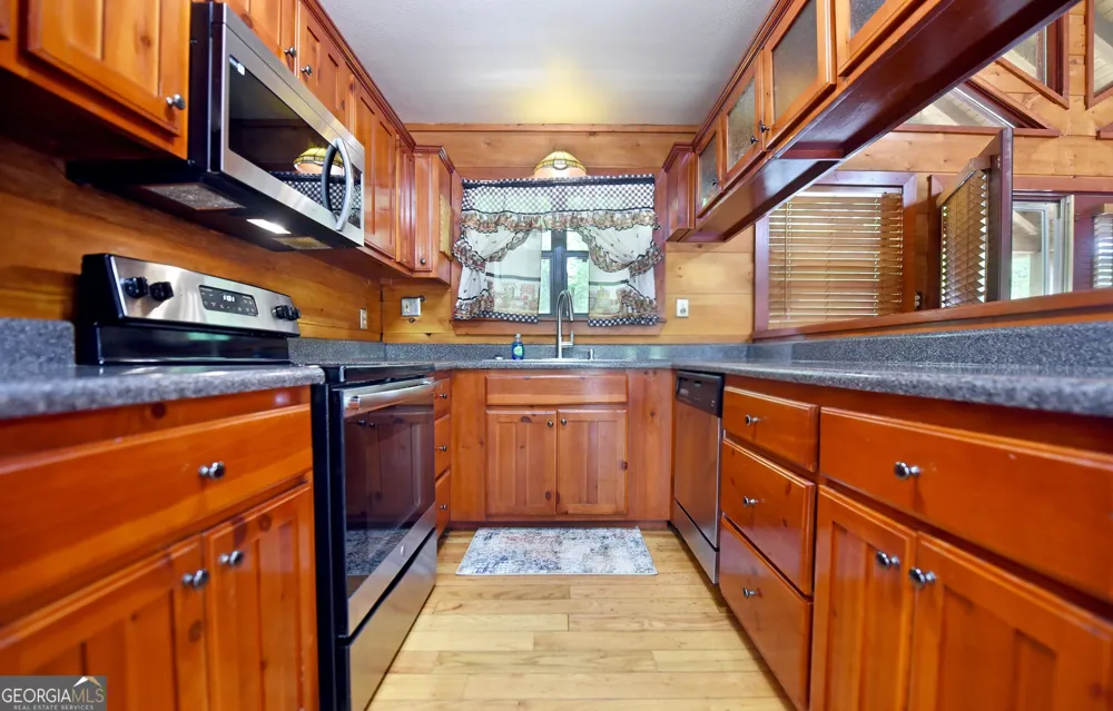 3857 Gumlog RD Young Harris, GA 30582