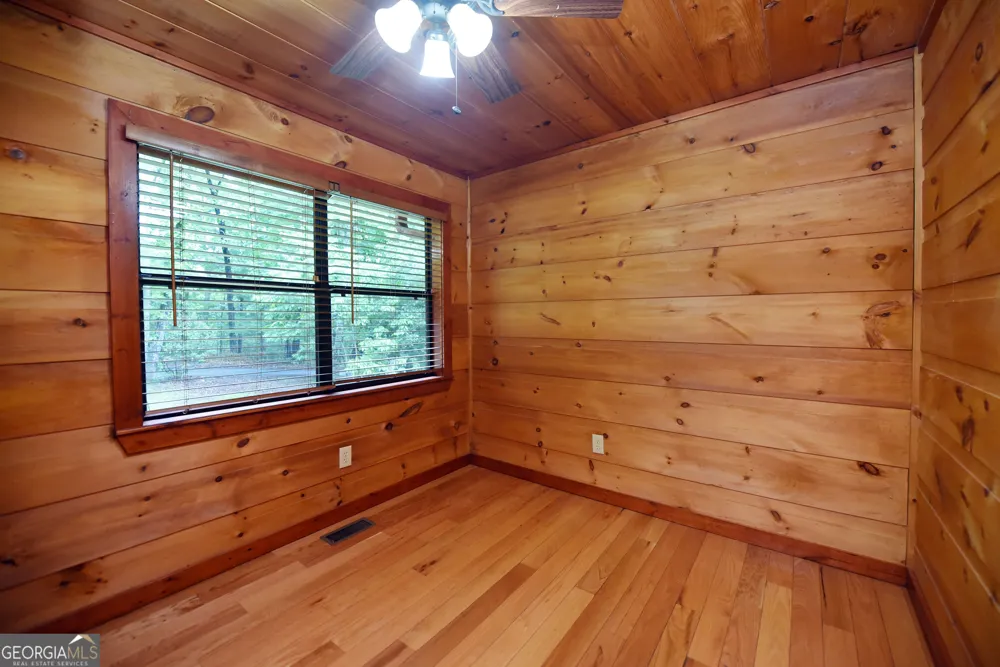 3857 Gumlog RD Young Harris, GA 30582