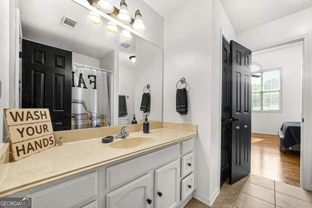 176 Oak Leaf DR Carrollton, GA 30116
