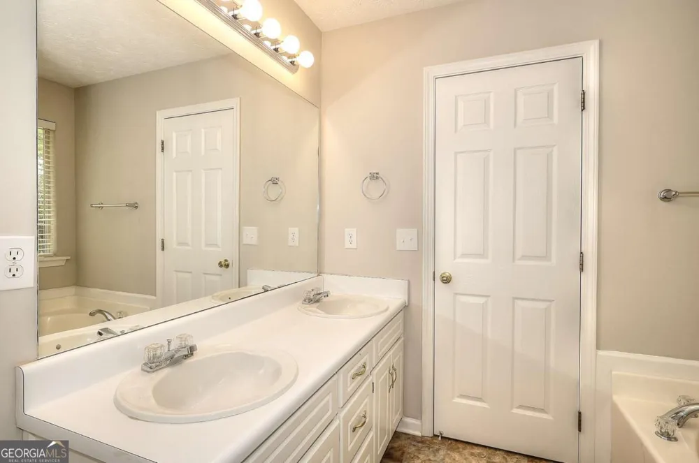4160 Janel LN Loganville, GA 30052