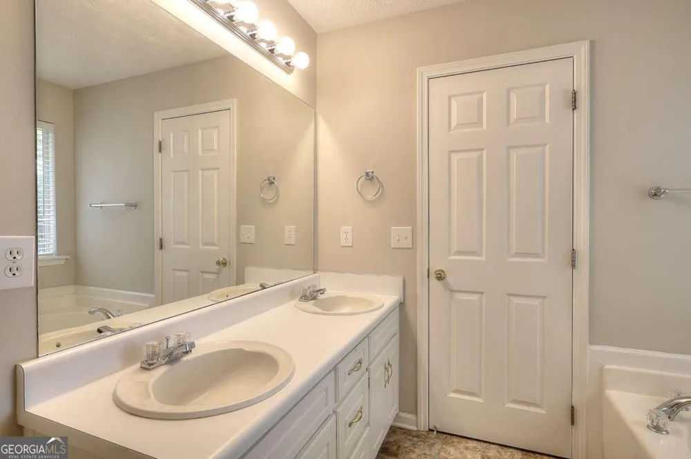 4160 Janel LN Loganville, GA 30052