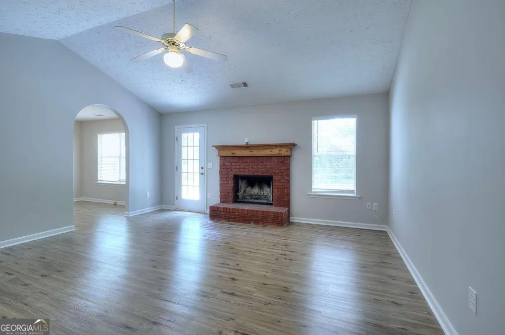 4160 Janel LN Loganville, GA 30052
