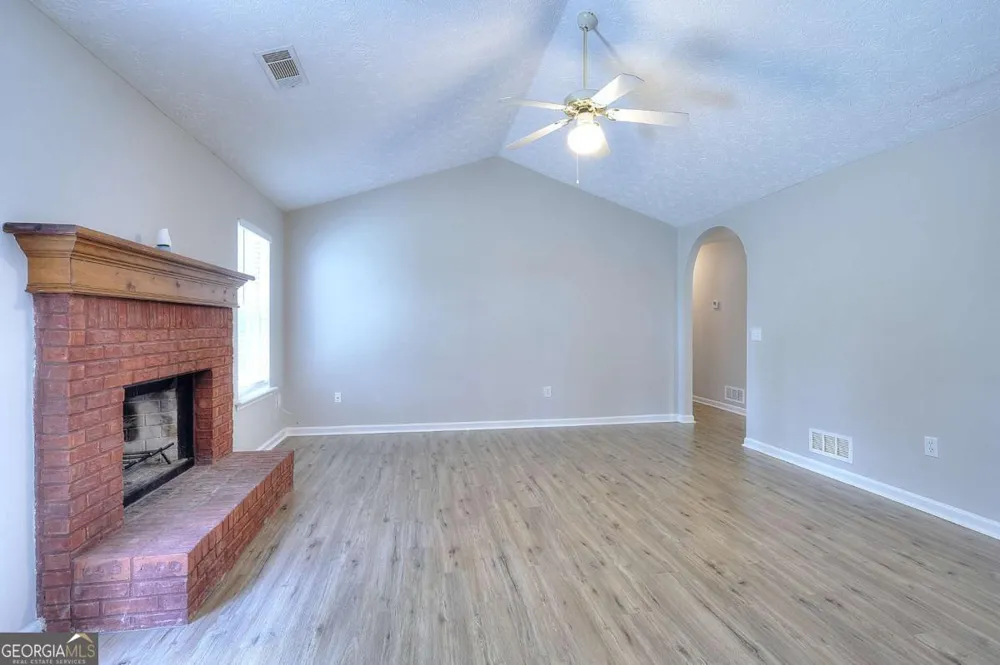 4160 Janel LN Loganville, GA 30052