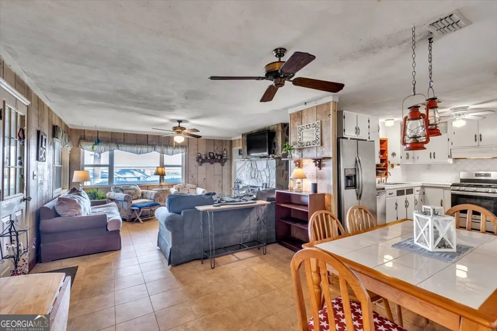 523 Hickory Bluff DR Waverly, GA 31565