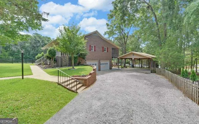 246 Harvey LN Lavonia, GA 30553