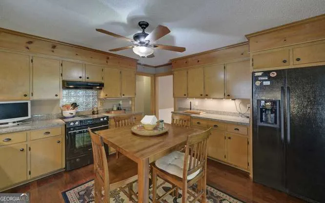 246 Harvey LN Lavonia, GA 30553