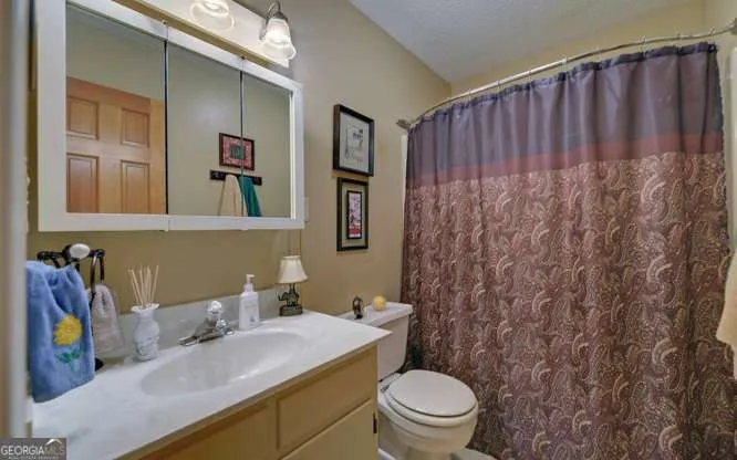 246 Harvey LN Lavonia, GA 30553