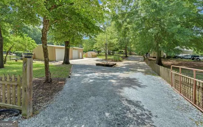 246 Harvey LN Lavonia, GA 30553