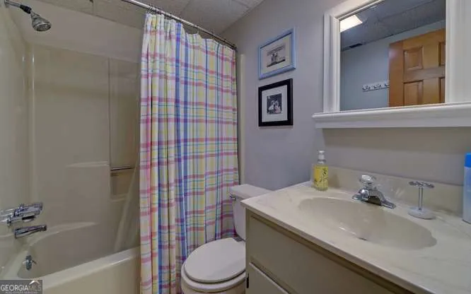 246 Harvey LN Lavonia, GA 30553
