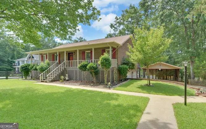 246 Harvey LN Lavonia, GA 30553