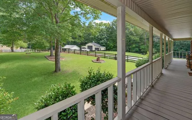246 Harvey LN Lavonia, GA 30553