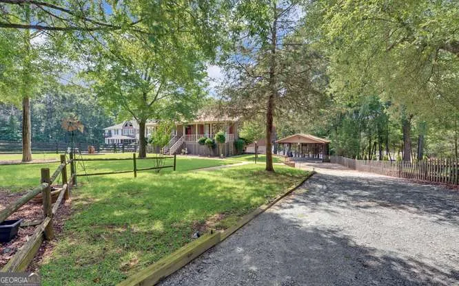 246 Harvey LN Lavonia, GA 30553