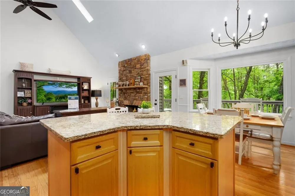 113 Yanoo TRCE Big Canoe, GA 30143