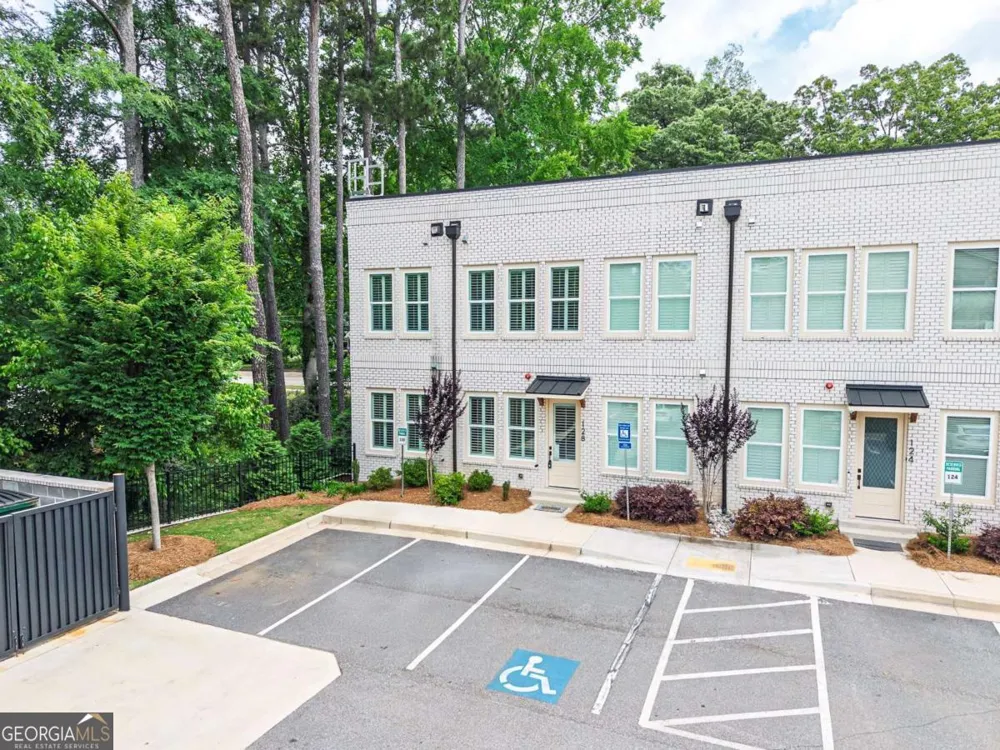 9040 Main ST Woodstock, GA 30188