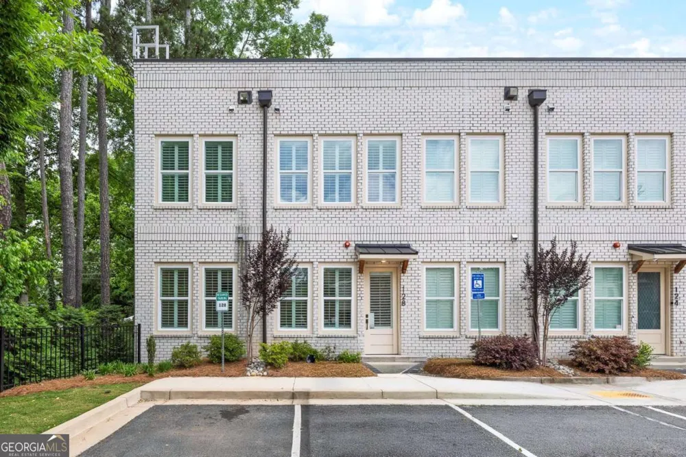 9040 Main ST Woodstock, GA 30188
