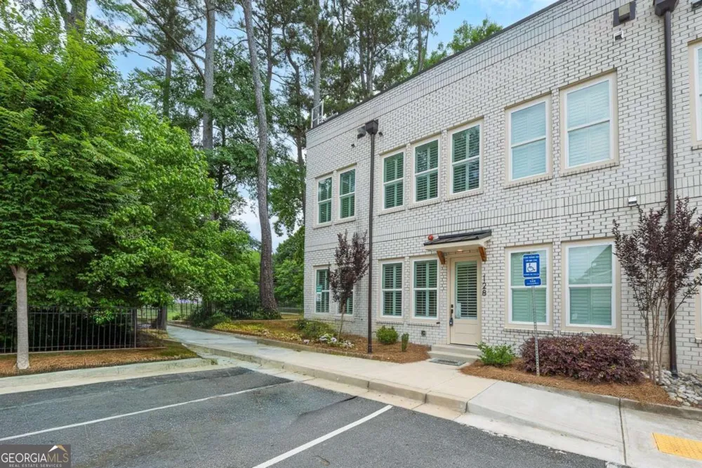 9040 Main ST Woodstock, GA 30188