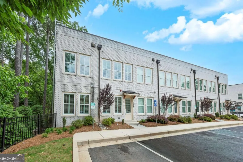 9040 Main ST Woodstock, GA 30188