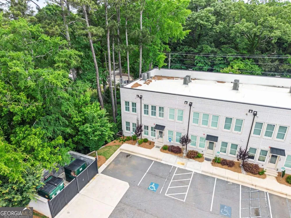 9040 Main ST Woodstock, GA 30188
