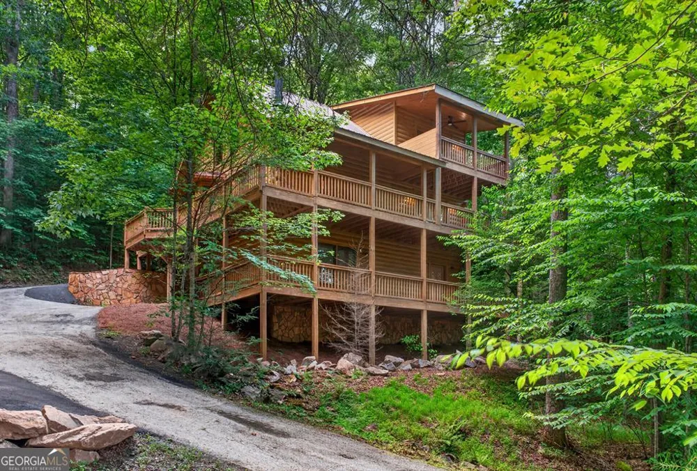 357 Hemlock TRL Blue Ridge, GA 30513