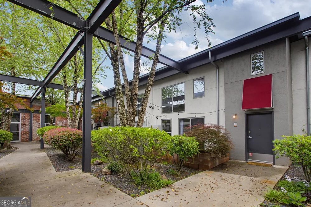 195 Arizona AVE Atlanta, GA 30307