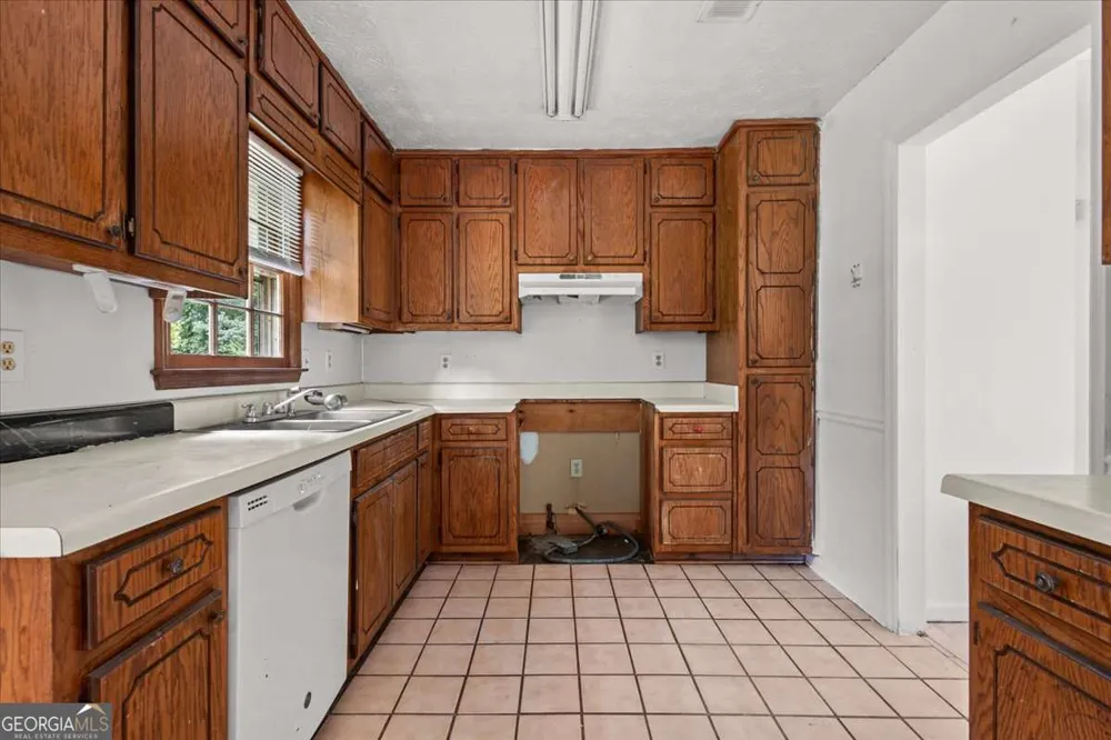 160 Derby Country DR Ellenwood, GA 30294