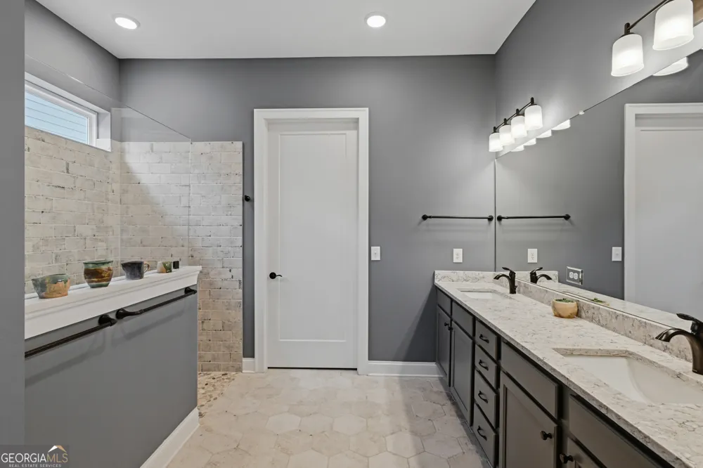 7013 River Rock DR Flowery Branch, GA 30542