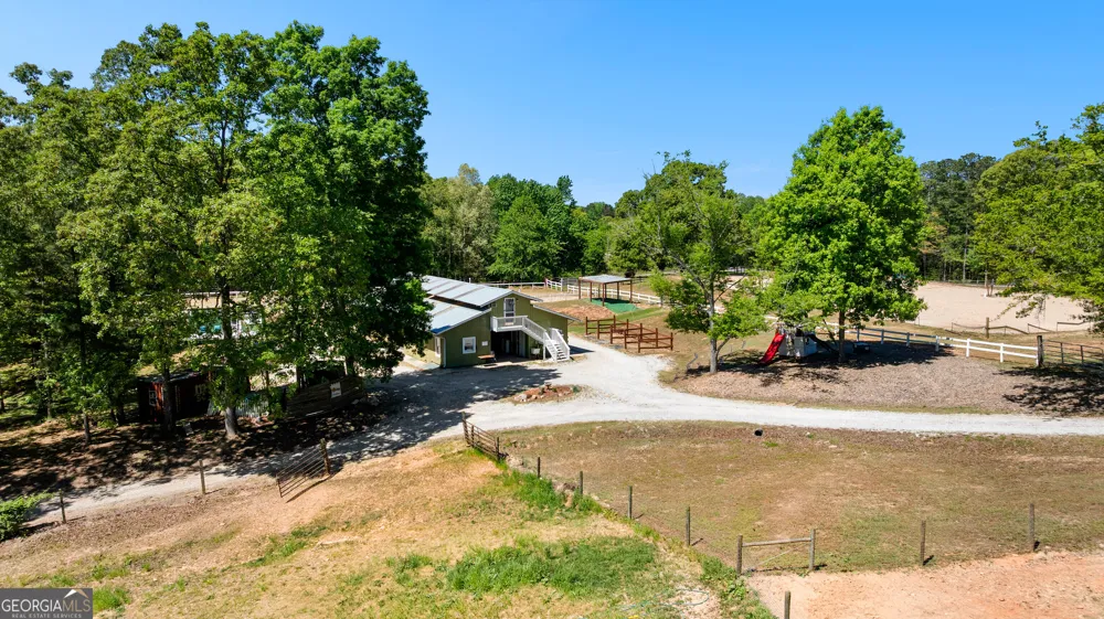 183 Merrell RD Carrollton, GA 30116