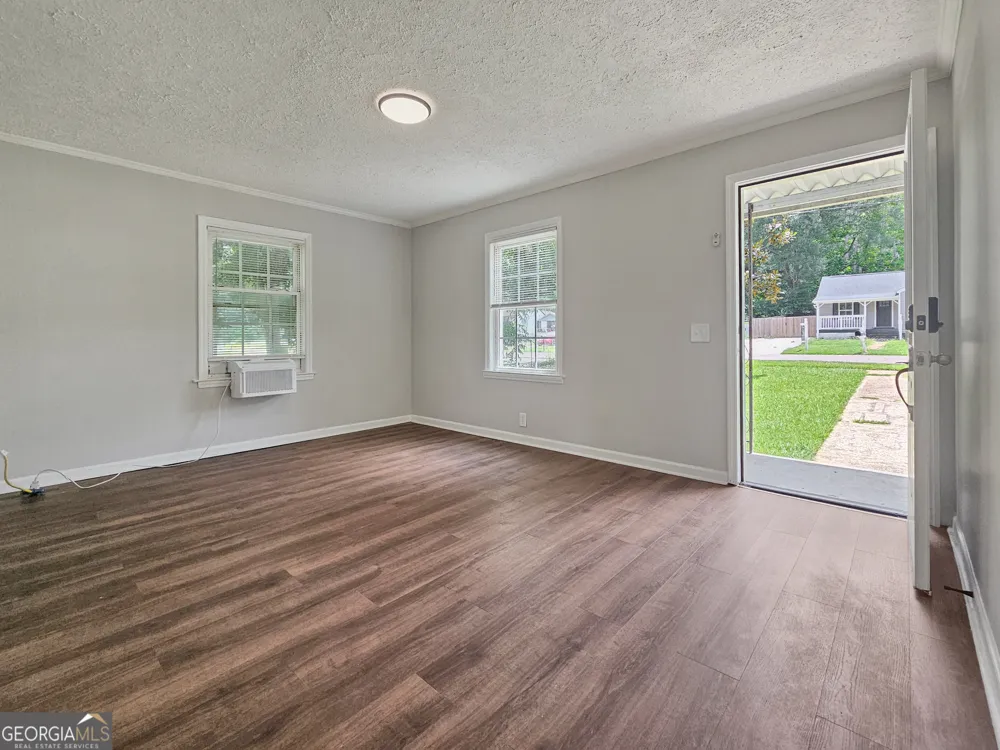 202 White ST Hogansville, GA 30230